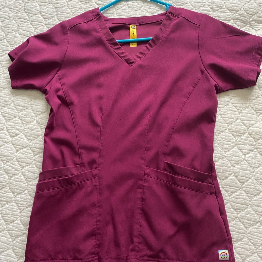 Wonder wink scrub set